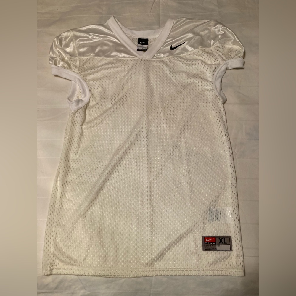 NIKE Youth Football Training Jersey. Size XL